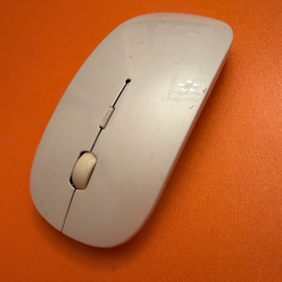 Wireless White Computer Mouse - Picture 2 of 3